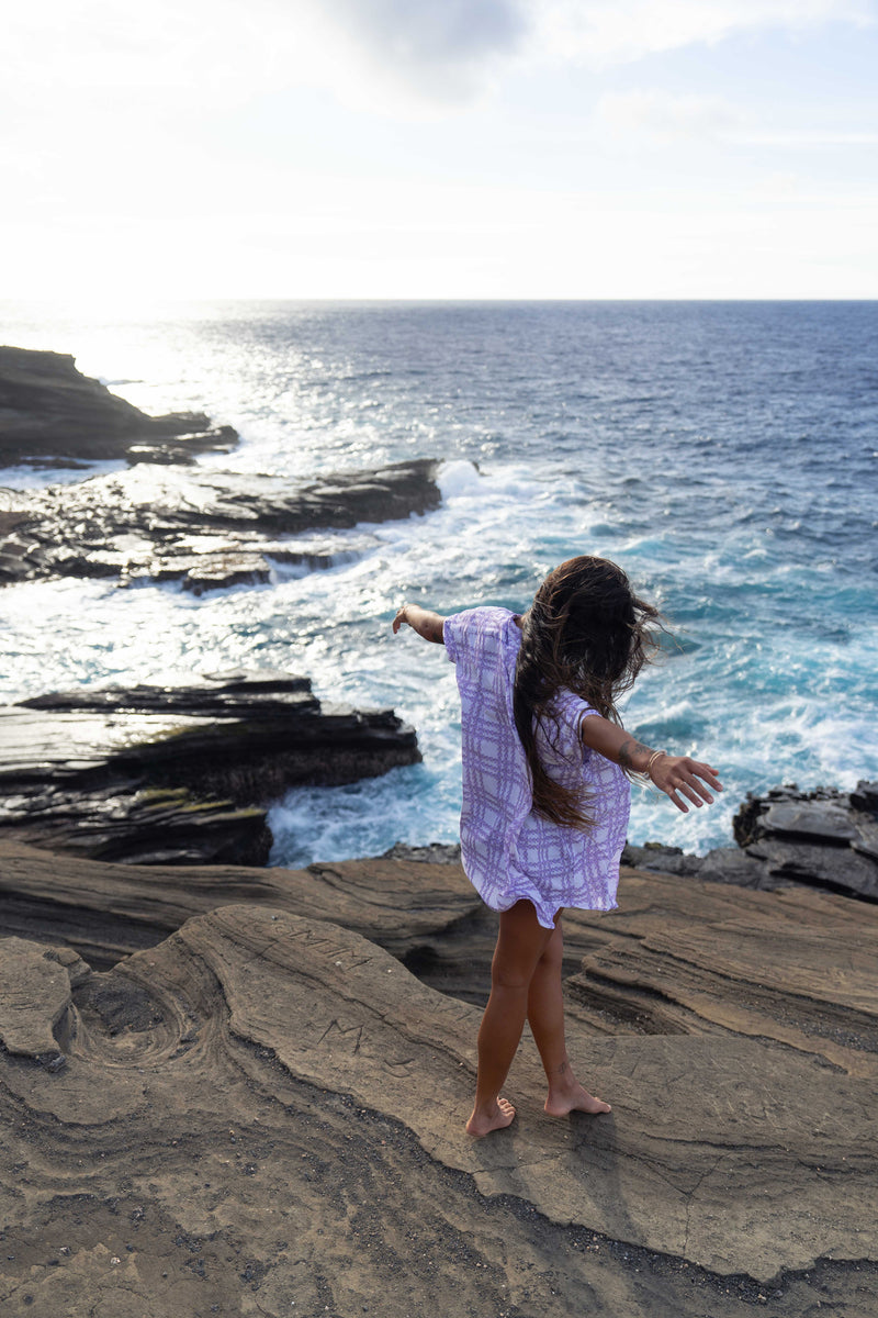 Women’s Oversized Shirt in Pua Kalaunu