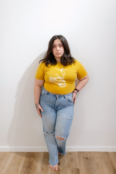 Fly Away with Me Womenʻs Cropped Tee