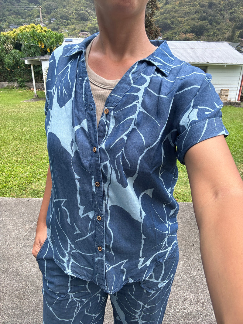 Womens Aloha Tee in Kaloflauge Blues