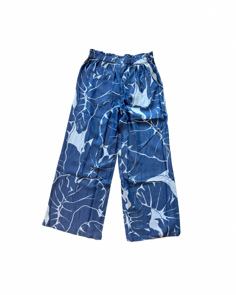 Women’s Pants In Kalo Blues