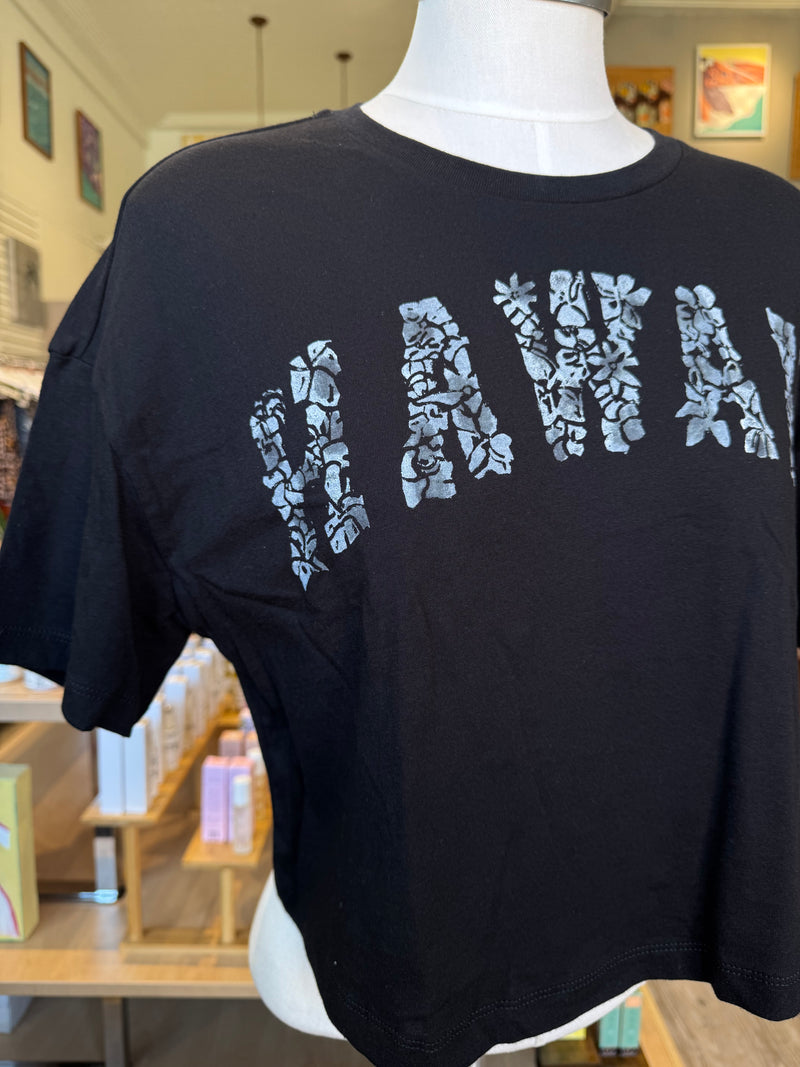 Womenʻs Cropped Tee in Pua Hawaii