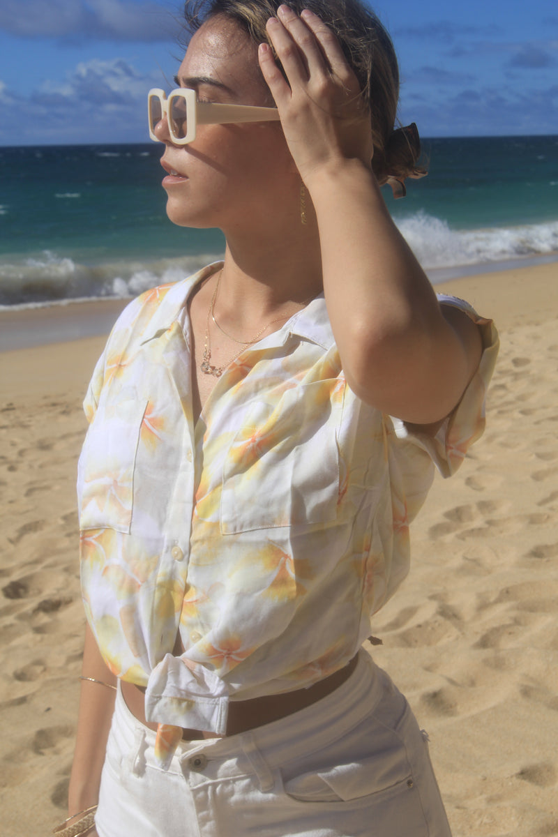 Women’s Aloha shirt in Plumeria Heaven